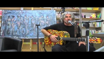 Claudio Taddei presenta il libro Ofrenda Presente al Caffè Culturale con live performance musicale